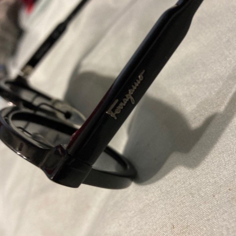 Authentic ferragamo glasses - Picture 2 of 3